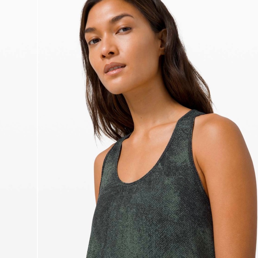 Like New Lululemon Essentials Pleated Tank Top Size 8 - Picture 3 of 6